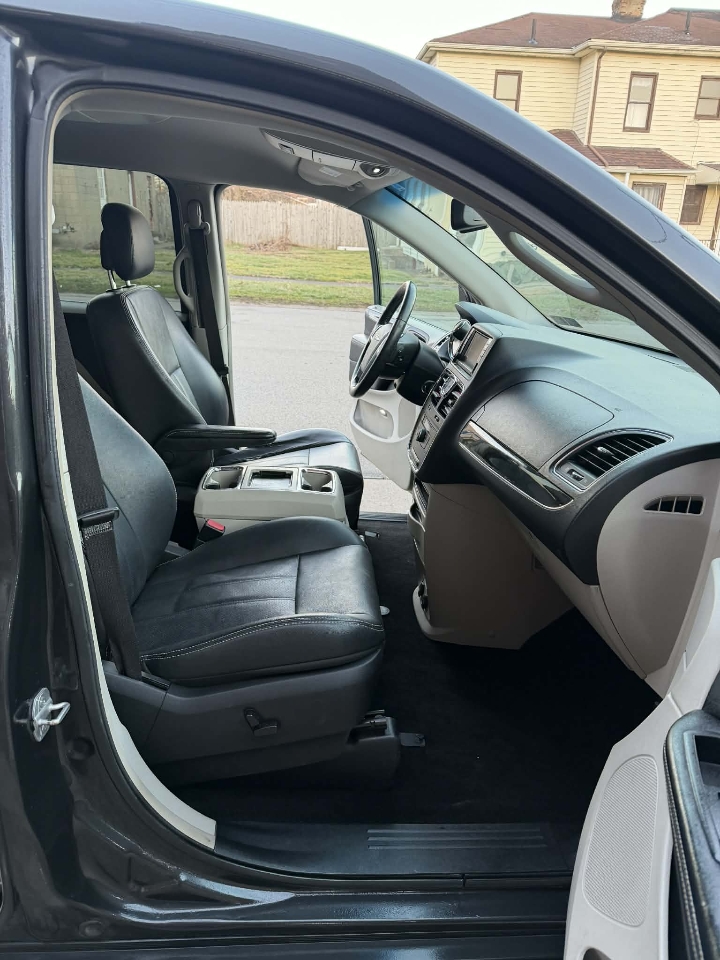 Chrysler Town & Country Touring 2012
