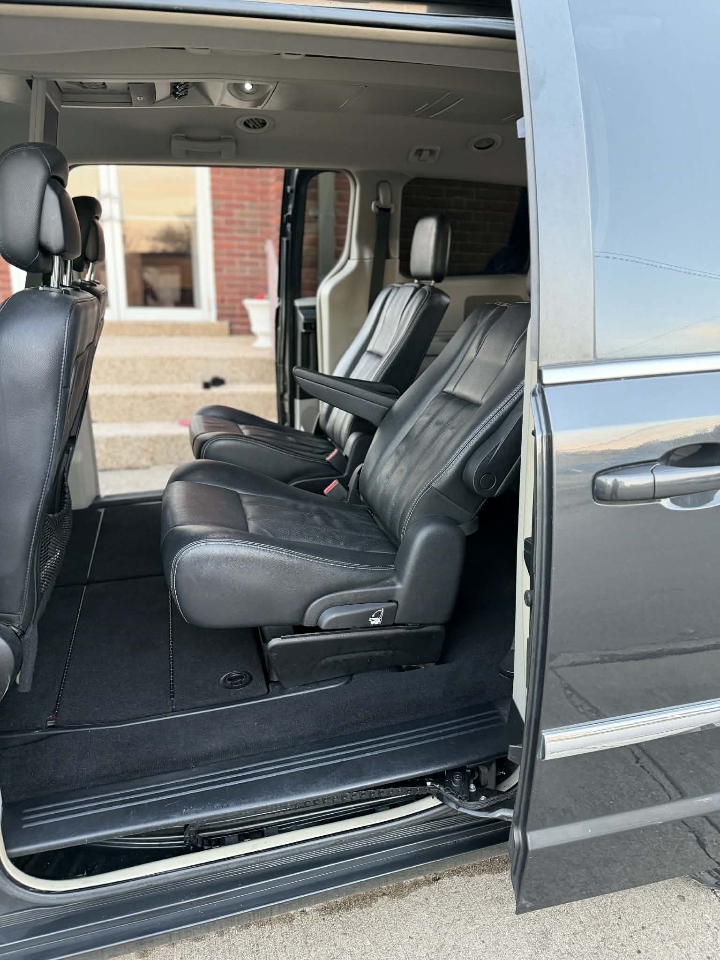 Chrysler Town & Country Touring 2012