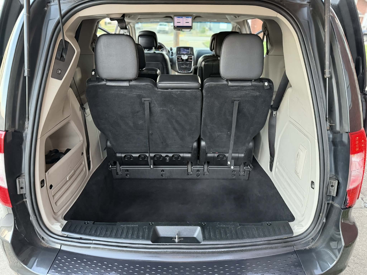 Chrysler Town & Country Touring 2012