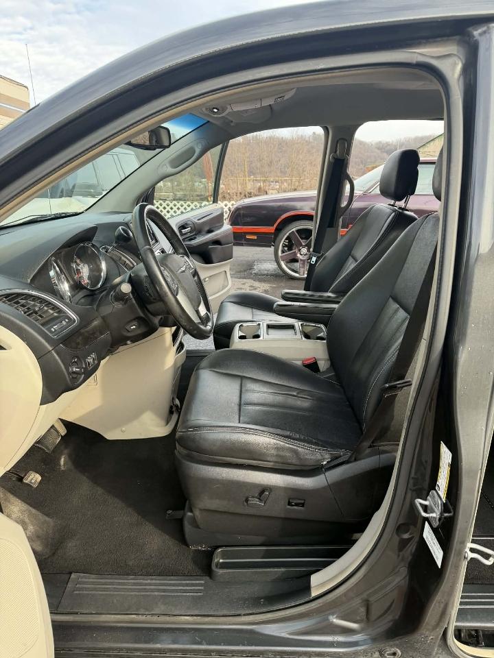 Chrysler Town & Country Touring 2012