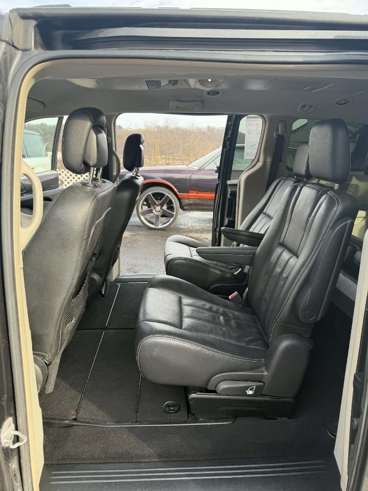 Chrysler Town & Country Touring 2012