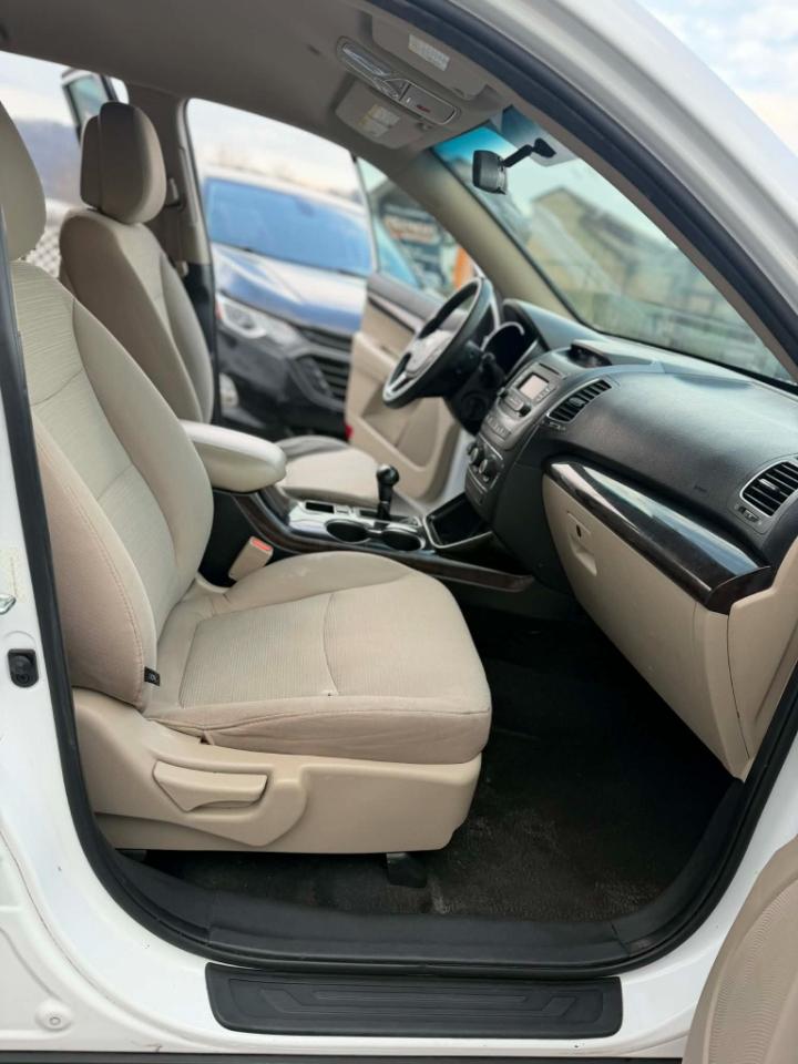 Kia Sorento LX 2WD 2015