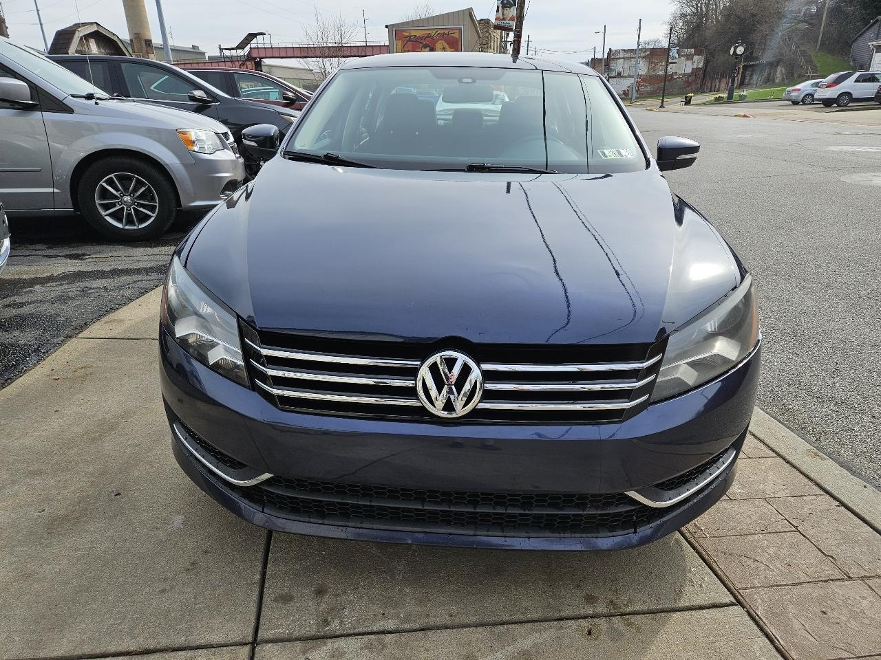 Volkswagen Passat 2.5L S W/Appearance 2013