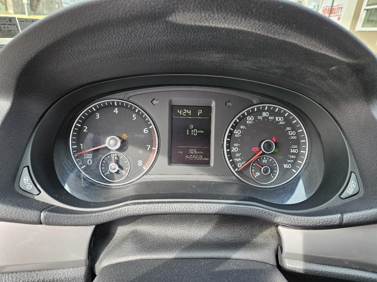 Volkswagen Passat 2.5L S W/Appearance 2013