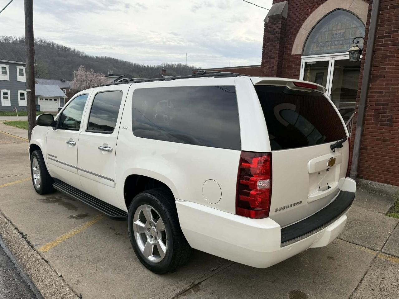 Chevrolet Suburban LTZ 1500 4WD 2013
