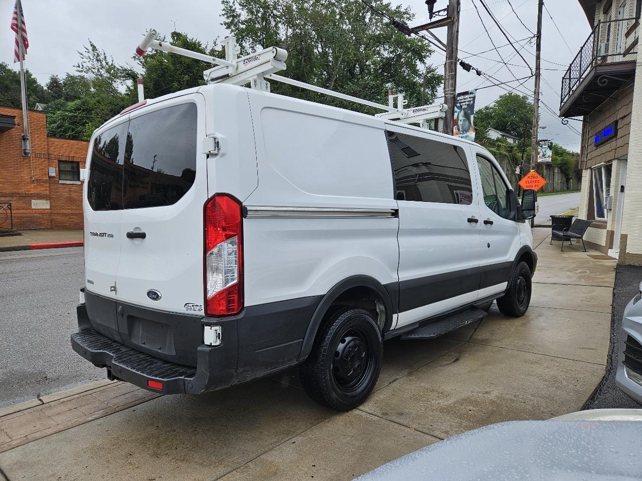 Ford Transit 250 Van Low Roof w/Sliding Pass. 130-in. WB 2019