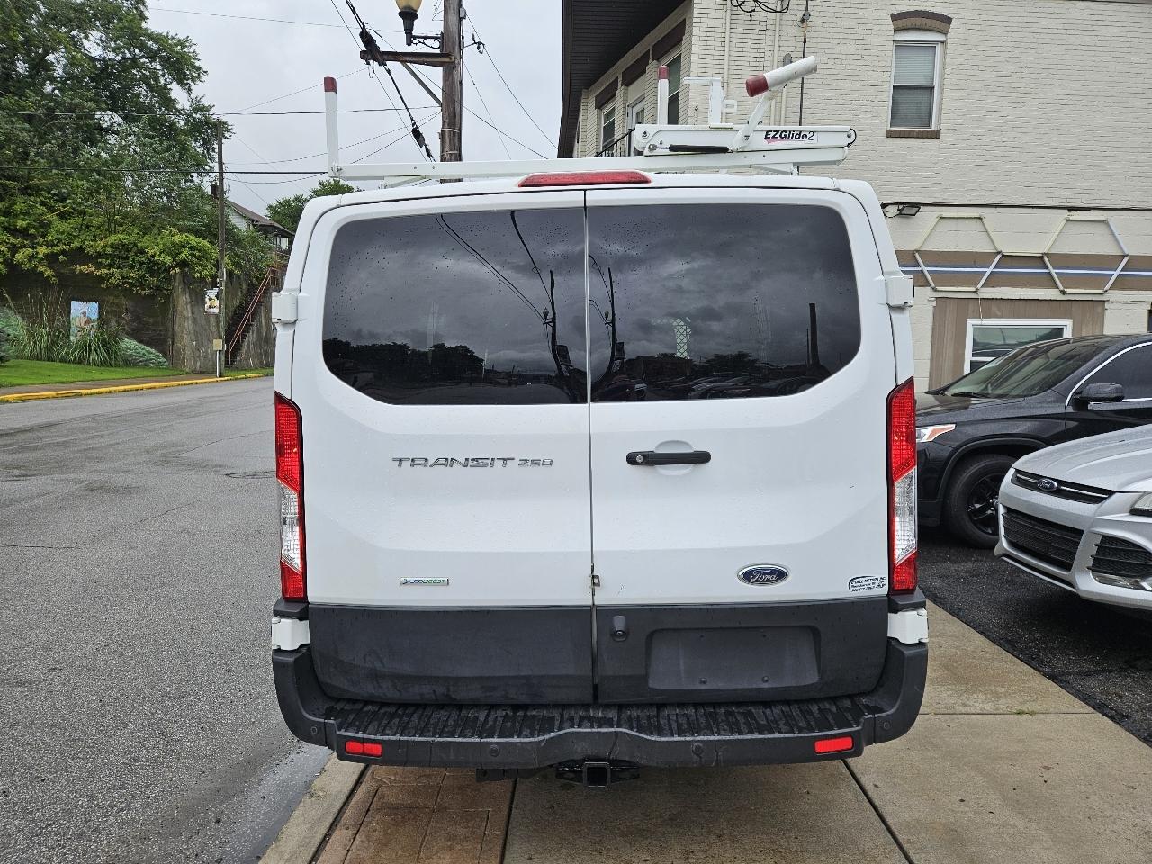 Ford Transit 250 Van Low Roof w/Sliding Pass. 130-in. WB 2019