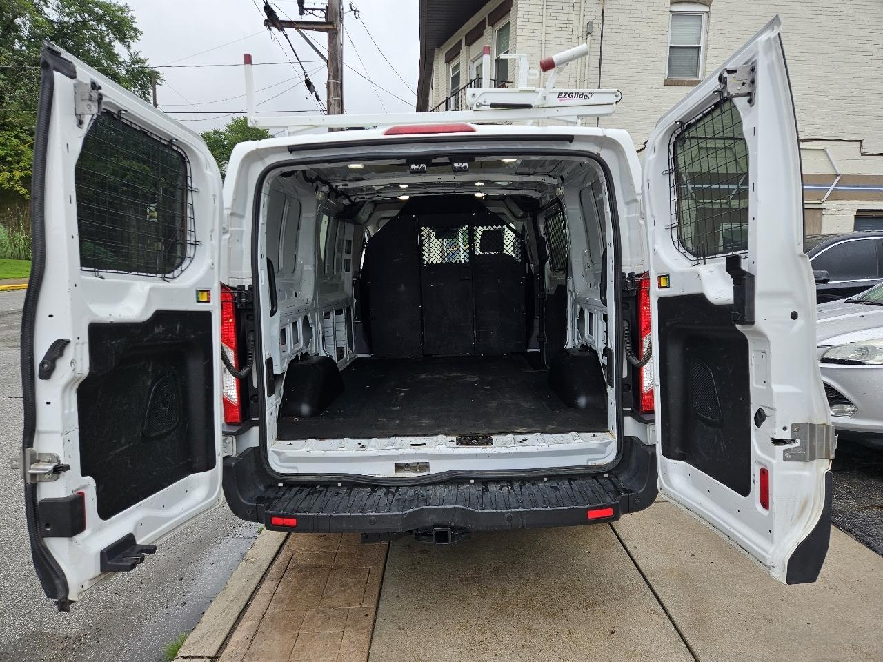 Ford Transit 250 Van Low Roof w/Sliding Pass. 130-in. WB 2019