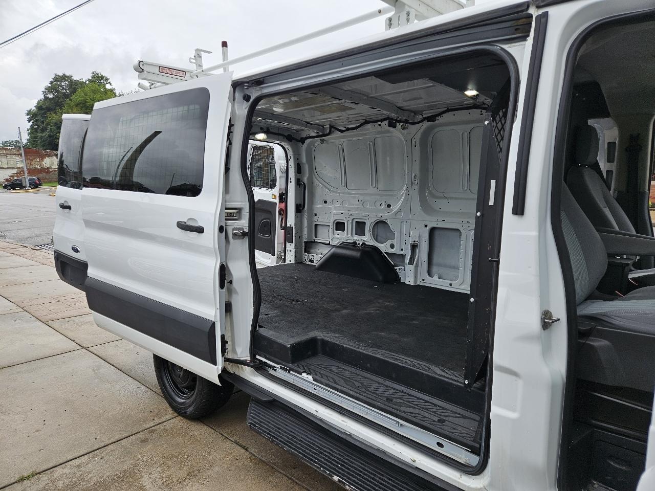 Ford Transit 250 Van Low Roof w/Sliding Pass. 130-in. WB 2019