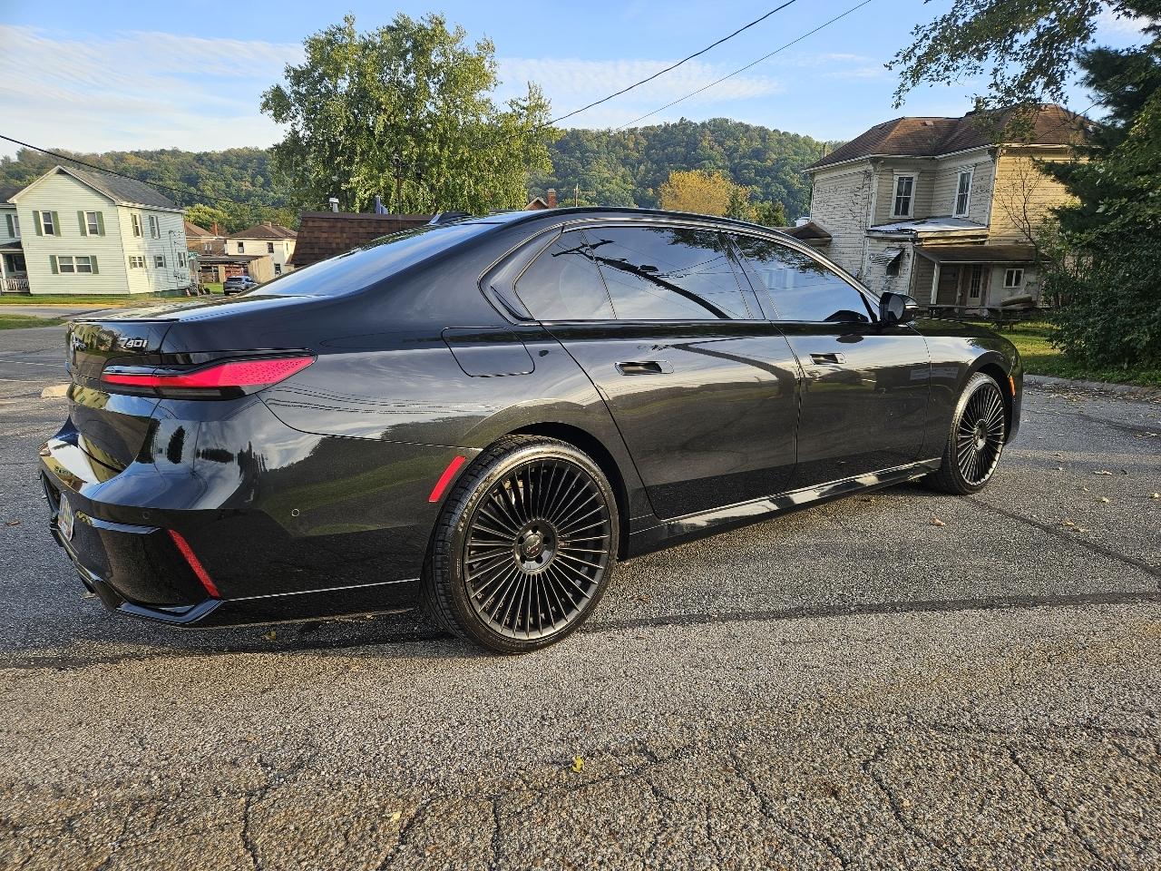 BMW 7-Series 740i xDrive 2025