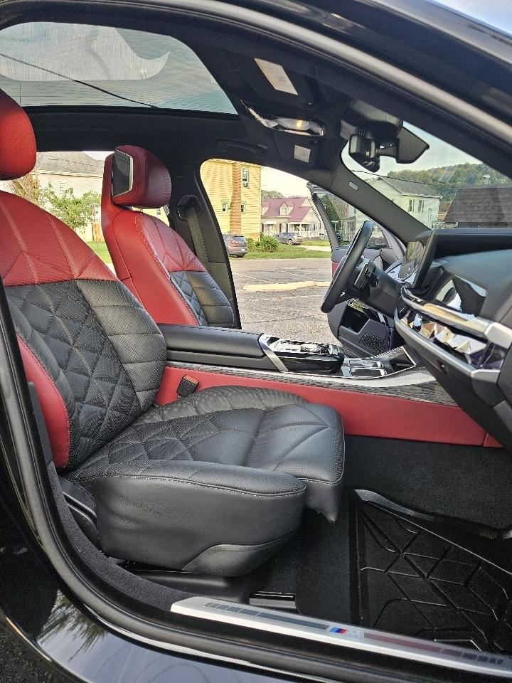 BMW 7-Series 740i xDrive 2025