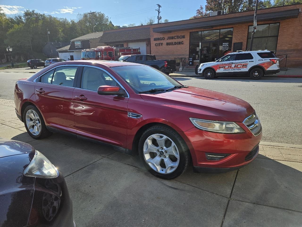 Ford Taurus SEL FWD 2011