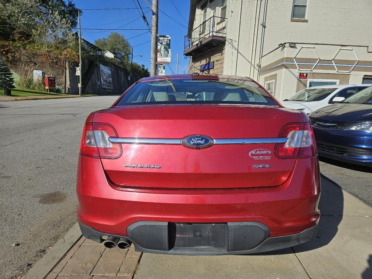 Ford Taurus SEL FWD 2011