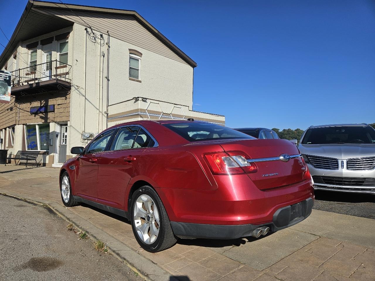 Ford Taurus SEL FWD 2011