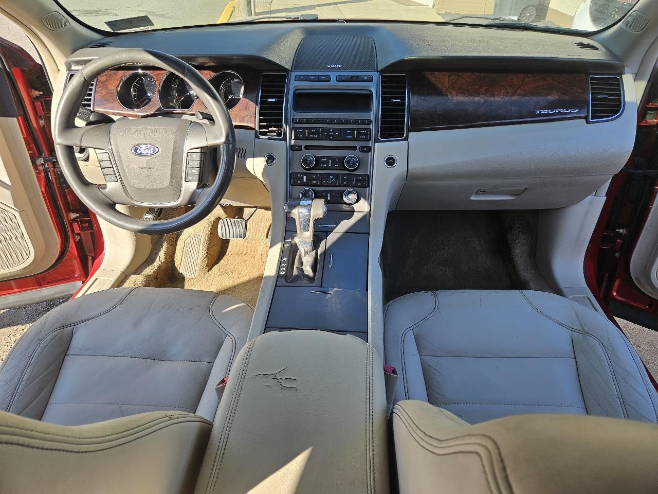 Ford Taurus SEL FWD 2011
