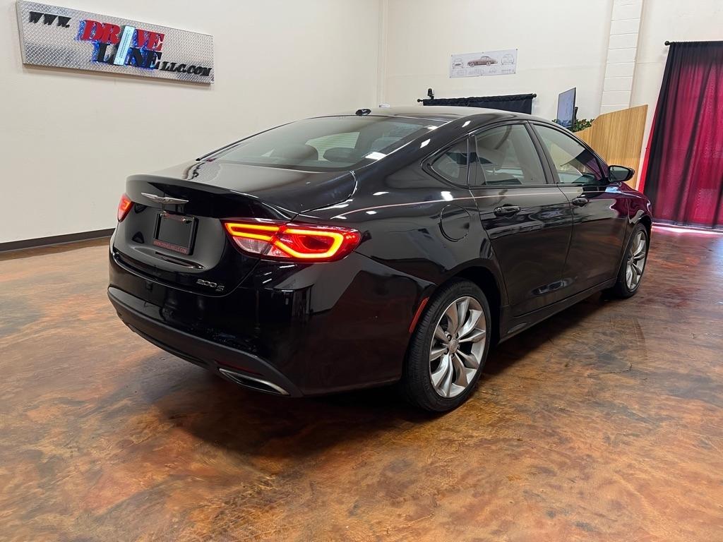 Chrysler 200 4dr Sdn S FWD 2016