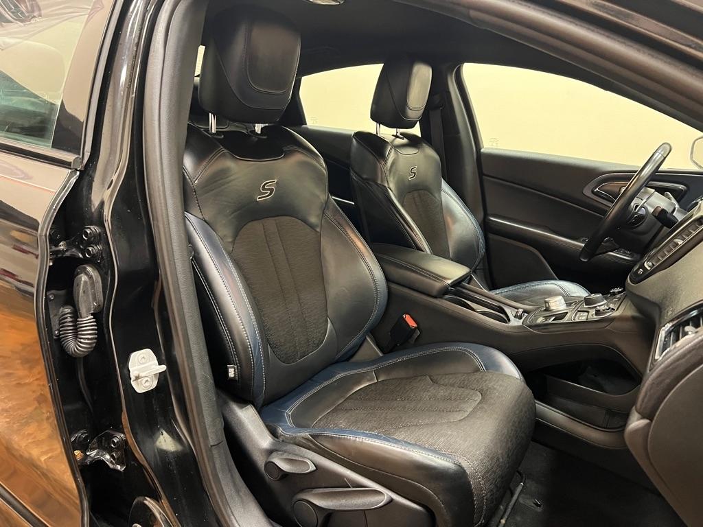 Chrysler 200 4dr Sdn S FWD 2016