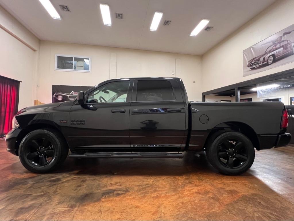 RAM 1500 Express 4x2 Crew Cab 5'7" Box 2018
