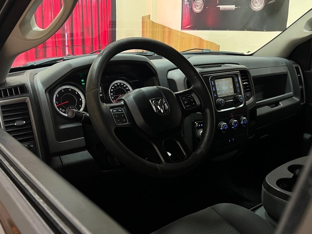 RAM 1500 Express 4x2 Crew Cab 5'7" Box 2018