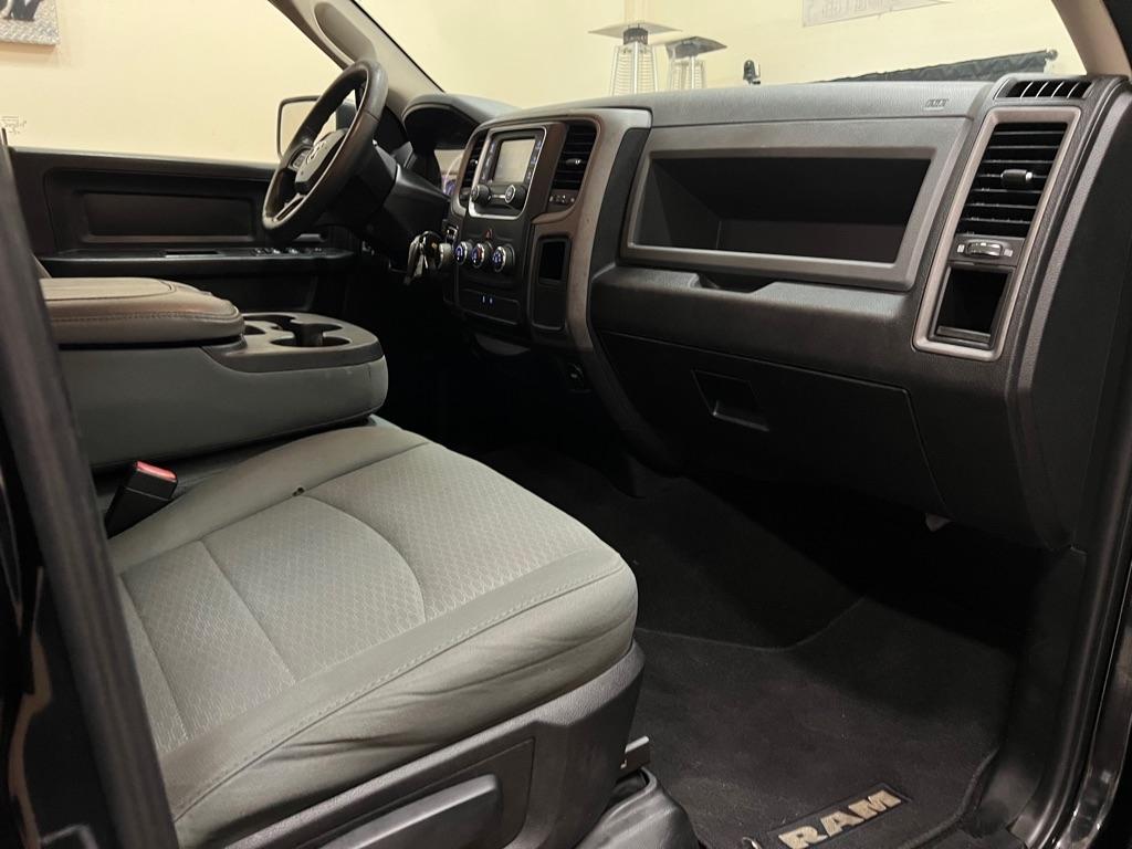 RAM 1500 Express 4x2 Crew Cab 5'7" Box 2018