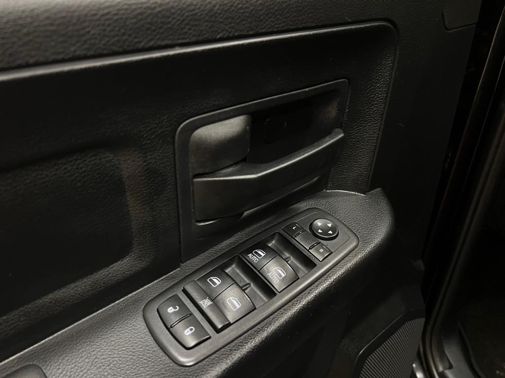 RAM 1500 Express 4x2 Crew Cab 5'7" Box 2018