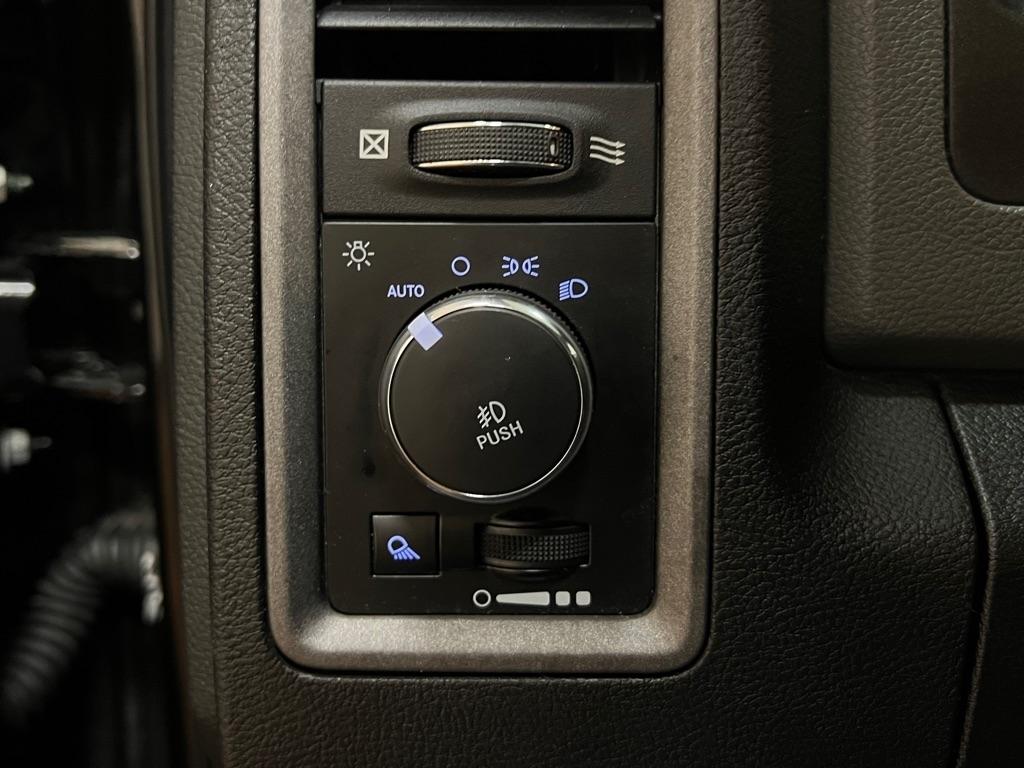 RAM 1500 Express 4x2 Crew Cab 5'7" Box 2018