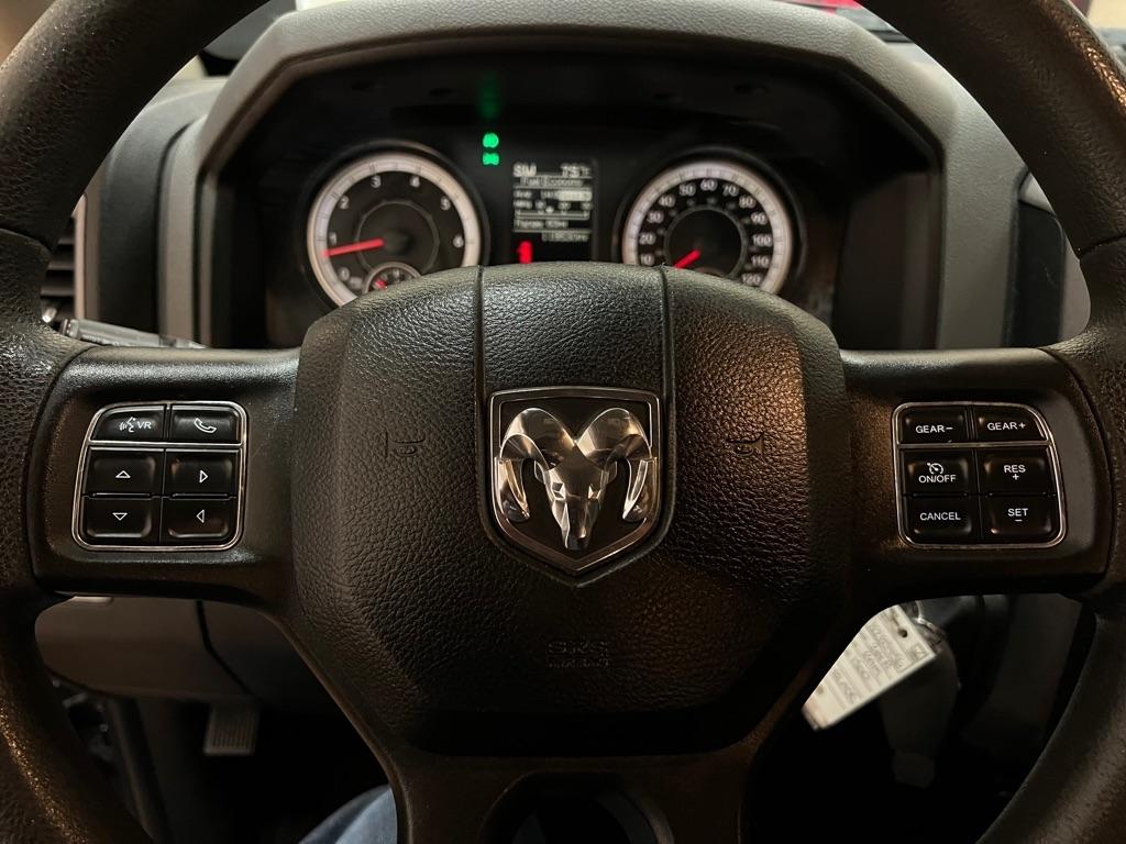 RAM 1500 Express 4x2 Crew Cab 5'7" Box 2018