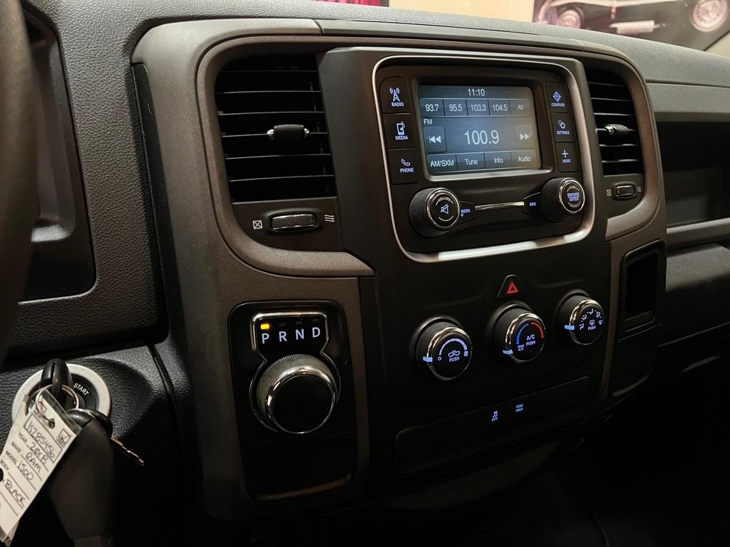 RAM 1500 Express 4x2 Crew Cab 5'7" Box 2018