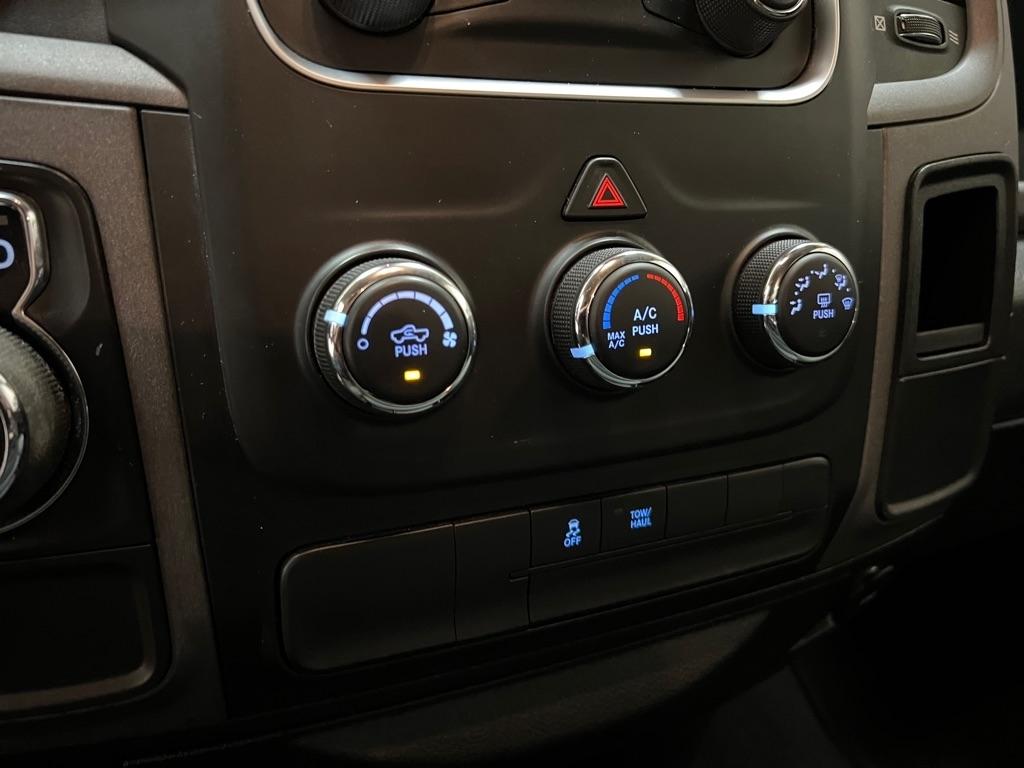 RAM 1500 Express 4x2 Crew Cab 5'7" Box 2018