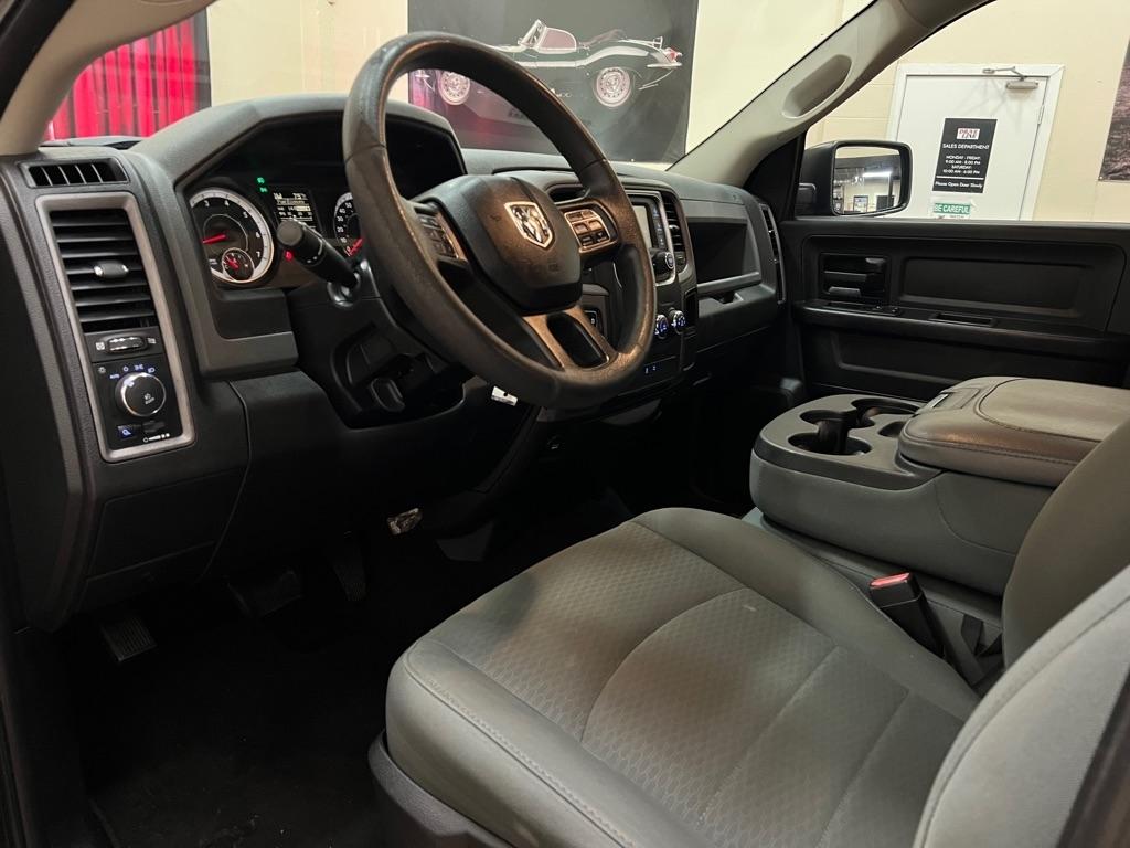 RAM 1500 Express 4x2 Crew Cab 5'7" Box 2018