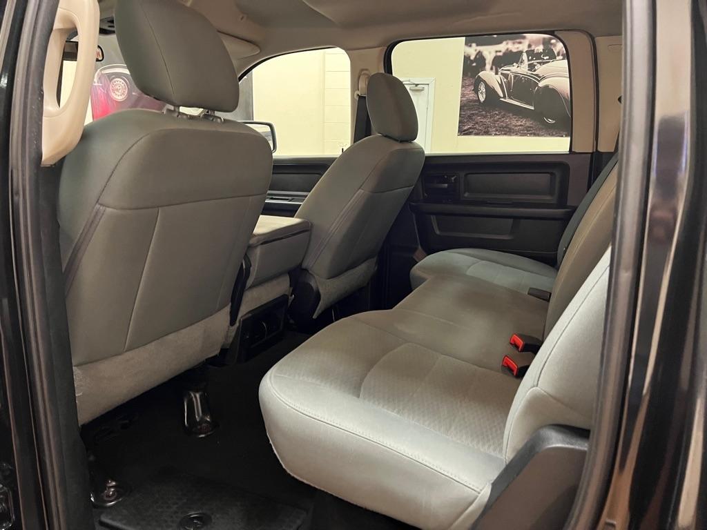 RAM 1500 Express 4x2 Crew Cab 5'7" Box 2018