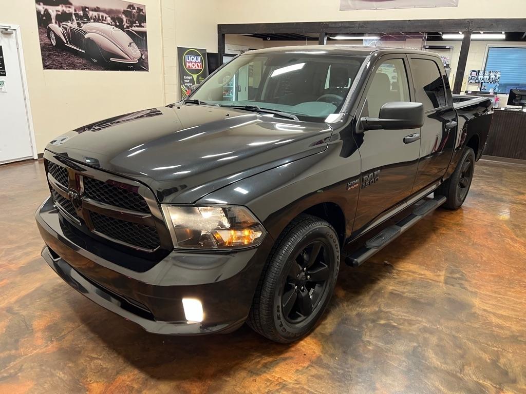 RAM 1500 Express 4x2 Crew Cab 5'7" Box 2018