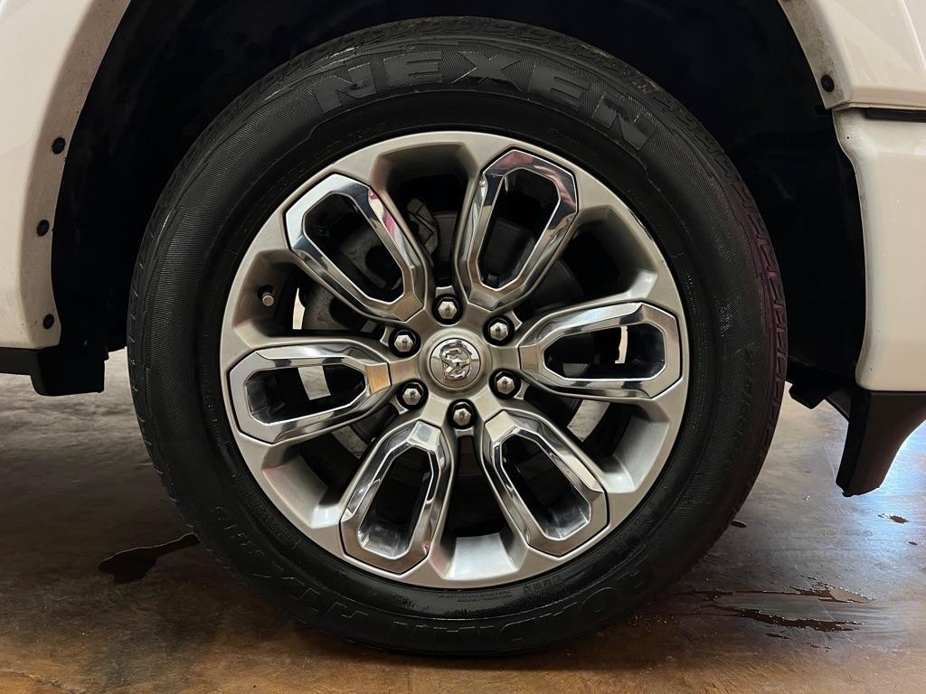 RAM 1500 Laramie 4x4 Crew Cab 5'7" Box 2020