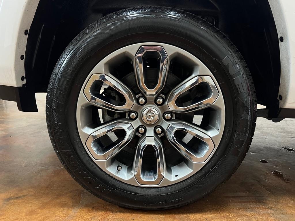 RAM 1500 Laramie 4x4 Crew Cab 5'7" Box 2020