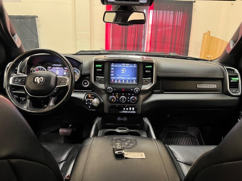 RAM 1500 Laramie 4x4 Crew Cab 5'7" Box 2020