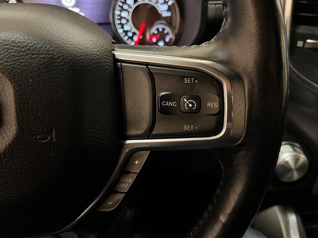 RAM 1500 Laramie 4x4 Crew Cab 5'7" Box 2020