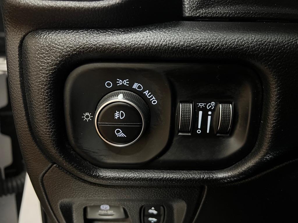 RAM 1500 Laramie 4x4 Crew Cab 5'7" Box 2020