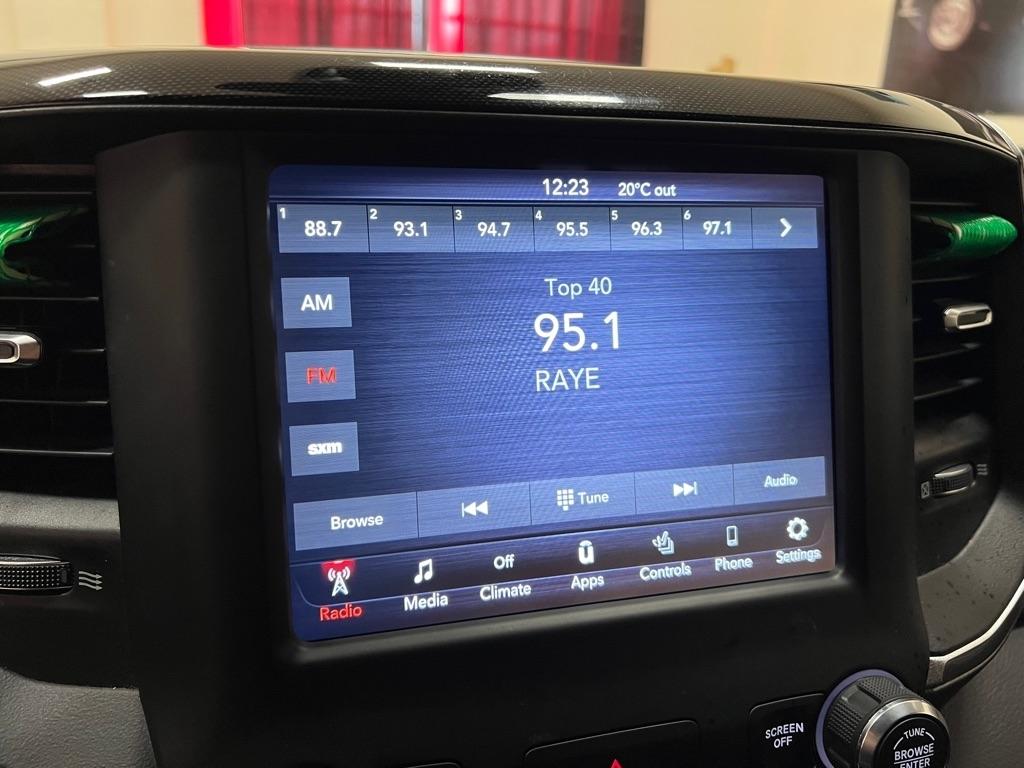 RAM 1500 Laramie 4x4 Crew Cab 5'7" Box 2020