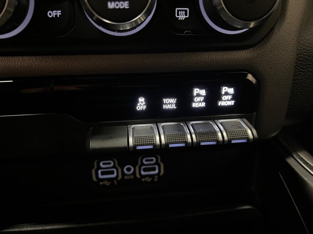 RAM 1500 Laramie 4x4 Crew Cab 5'7" Box 2020