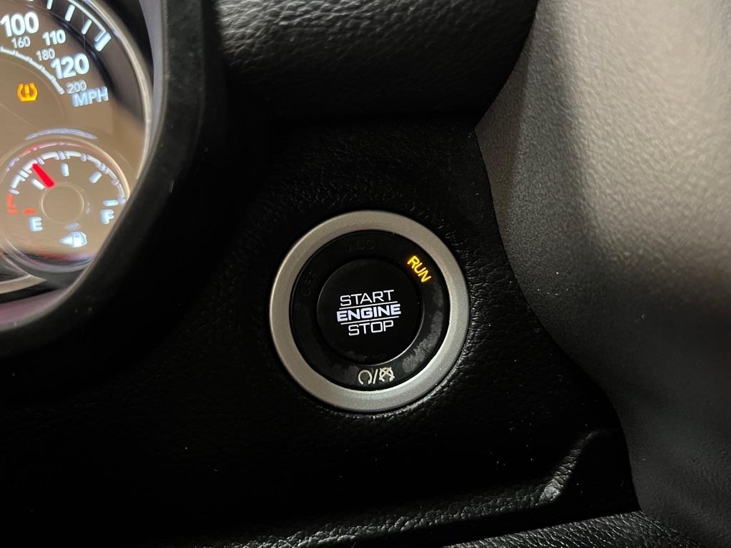 RAM 1500 Laramie 4x4 Crew Cab 5'7" Box 2020