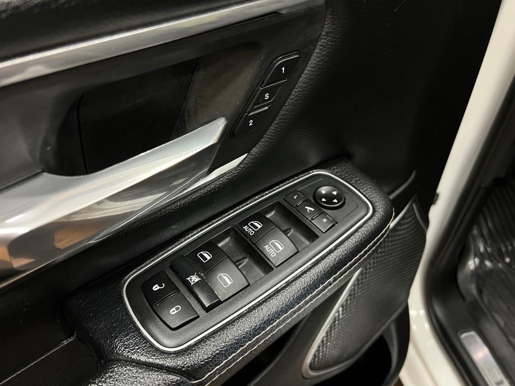 RAM 1500 Laramie 4x4 Crew Cab 5'7" Box 2020