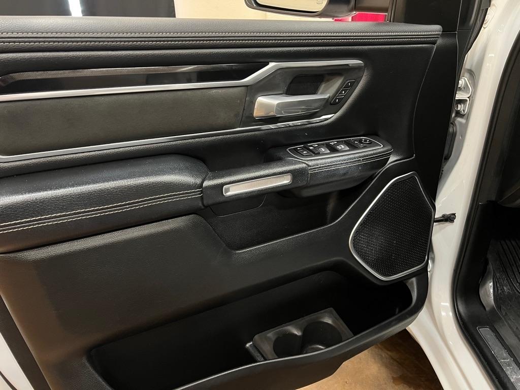 RAM 1500 Laramie 4x4 Crew Cab 5'7" Box 2020