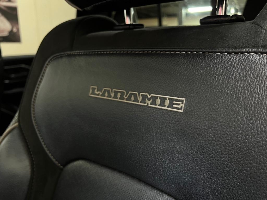 RAM 1500 Laramie 4x4 Crew Cab 5'7" Box 2020