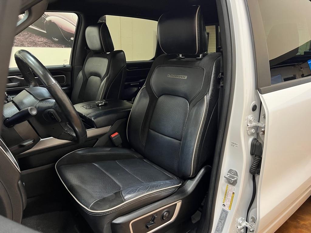 RAM 1500 Laramie 4x4 Crew Cab 5'7" Box 2020