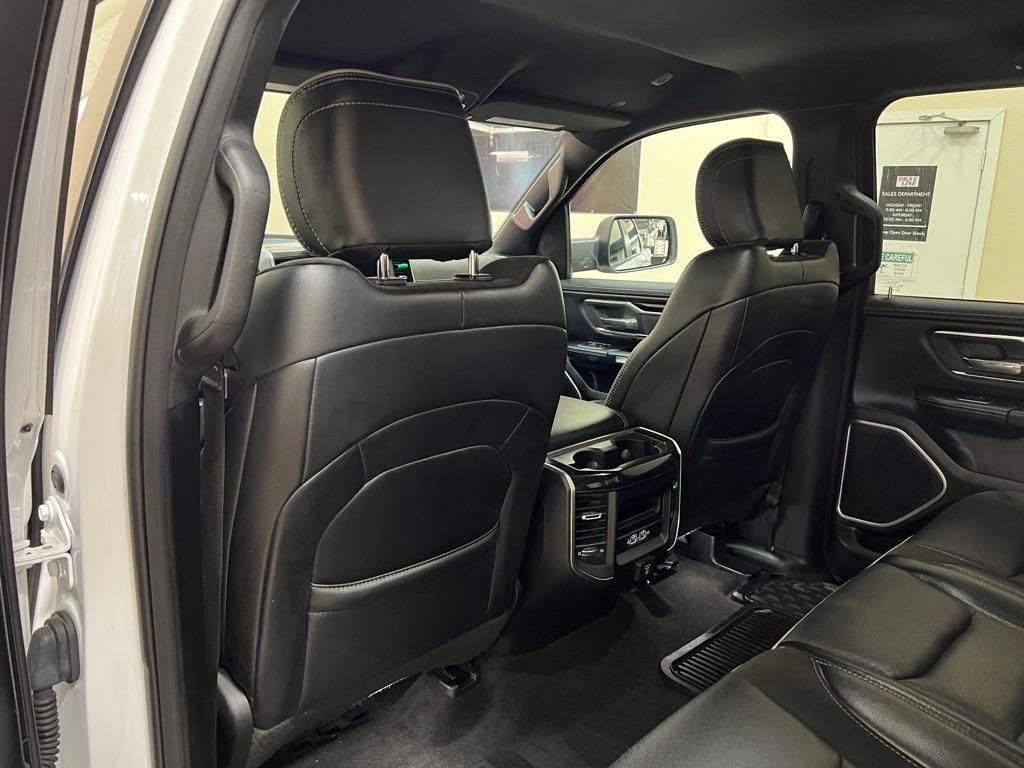 RAM 1500 Laramie 4x4 Crew Cab 5'7" Box 2020