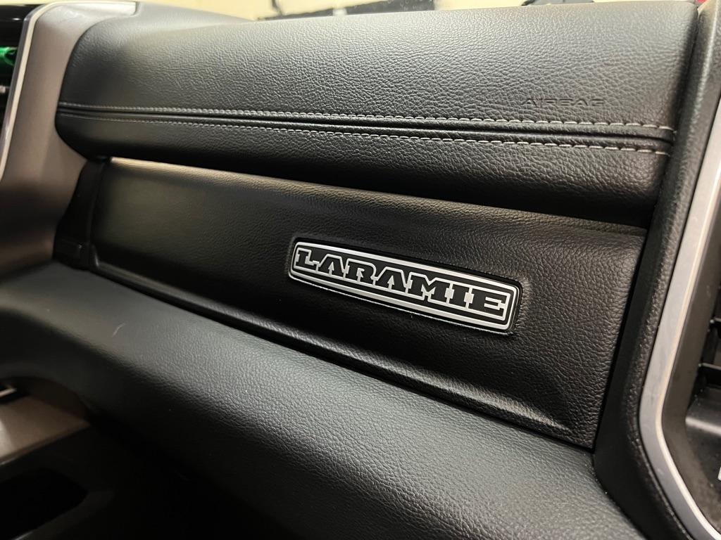 RAM 1500 Laramie 4x4 Crew Cab 5'7" Box 2020