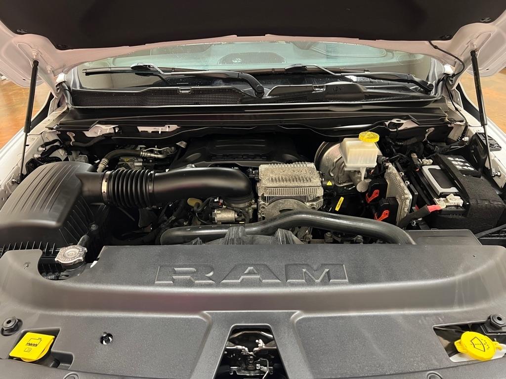 RAM 1500 Laramie 4x4 Crew Cab 5'7" Box 2020