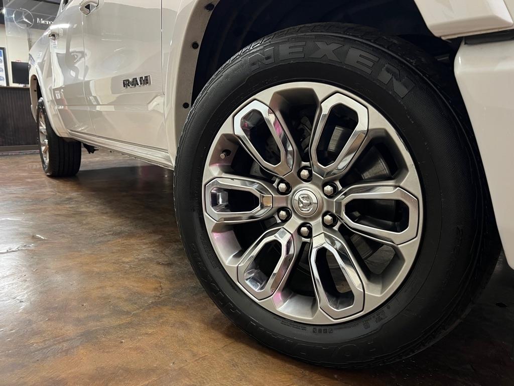 RAM 1500 Laramie 4x4 Crew Cab 5'7" Box 2020