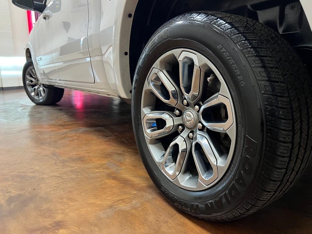 RAM 1500 Laramie 4x4 Crew Cab 5'7" Box 2020