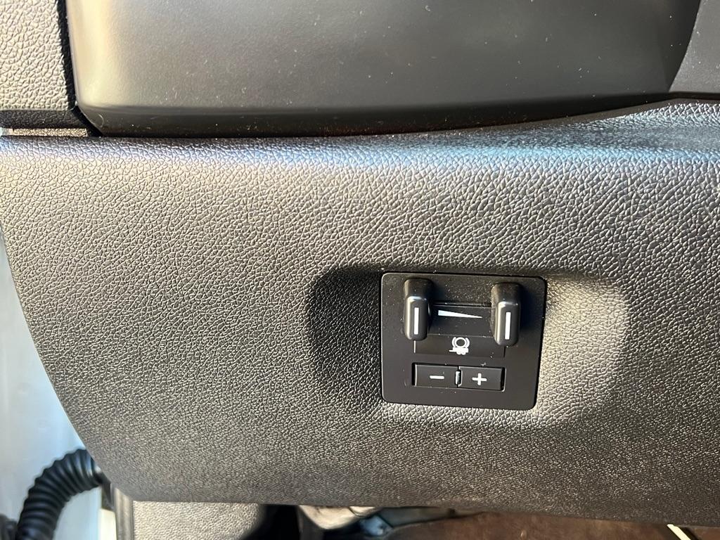 Chevrolet Silverado 3500HD 4WD Crew Cab 167.7" LT 2013